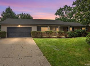 9844 Klais Ct, Clarkston, MI 48348