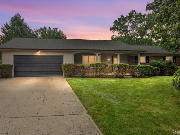 9844 Klais Ct, Clarkston, MI 48348