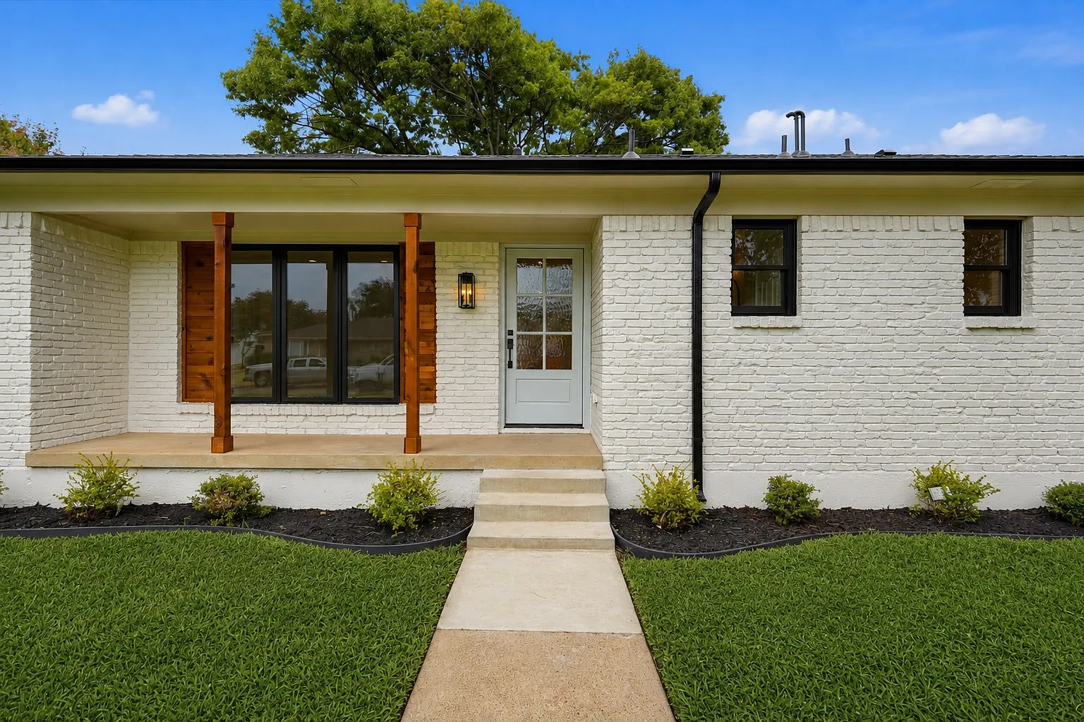 4 bed, 2077 sqft, $4,100 — Photo 2