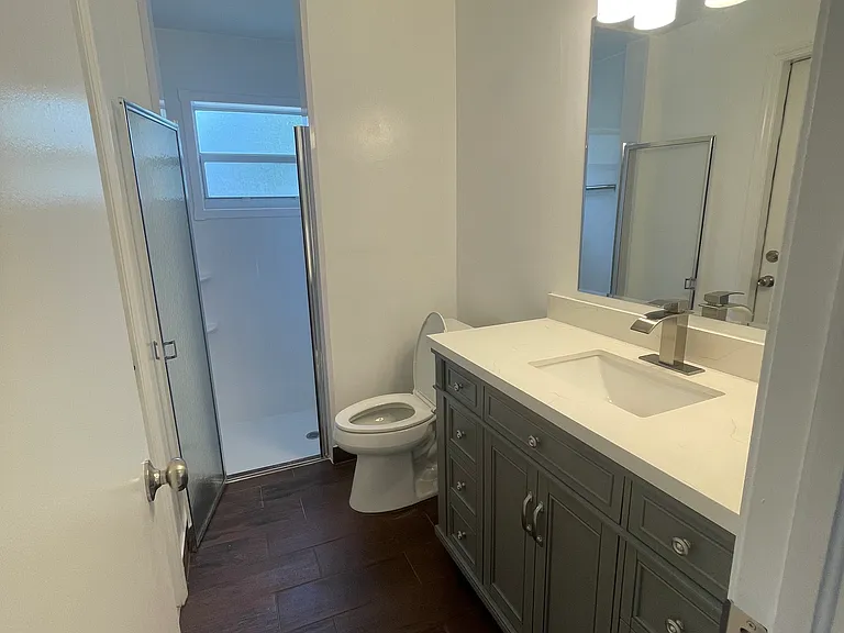 2051 Cove Ln — Photo 2