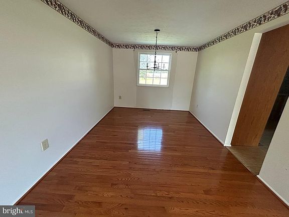3rd image of 1837 Lawnview Dr