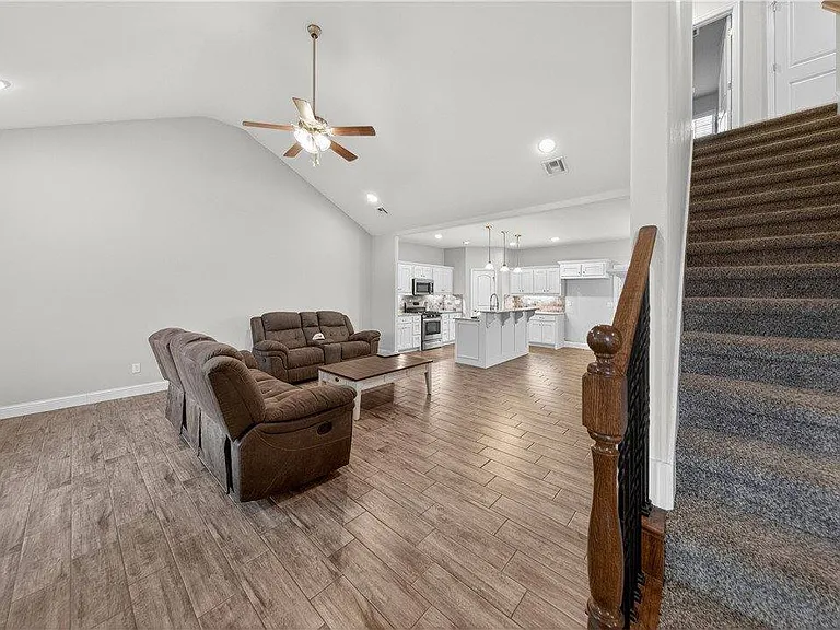 584 Quartz Way — Photo 6