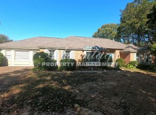 8346 Shady Creek Dr, Germantown, TN 38138