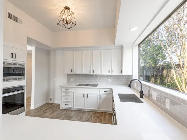 20 Charleston St N, Sugar Land, TX 77478