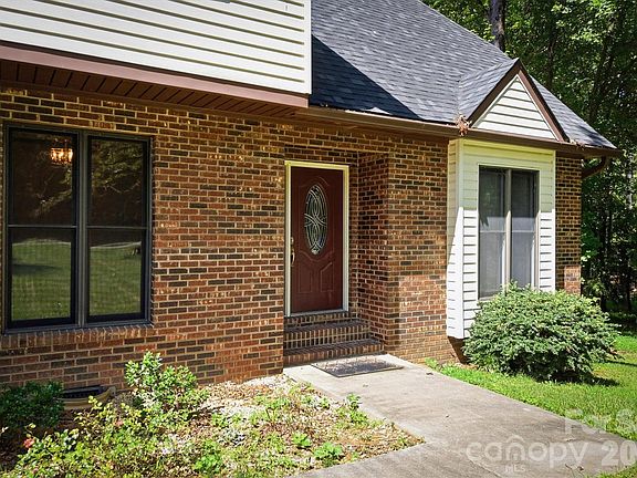 3rd image of 218 Westwood Dr
