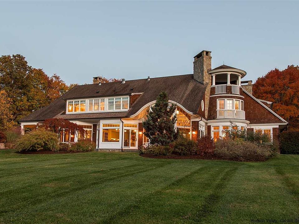 1st image of 28 Autumn Knoll