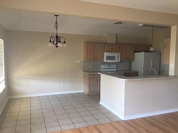 4th image of 2110 Westwood Dr