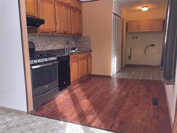 2nd image of 6281 Oxford Ct