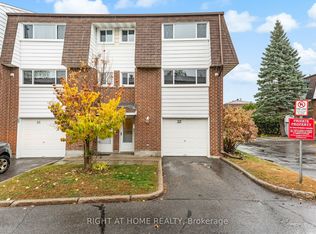 2296 Orient Park Dr UNIT 32, Ottawa, ON K1B4N6