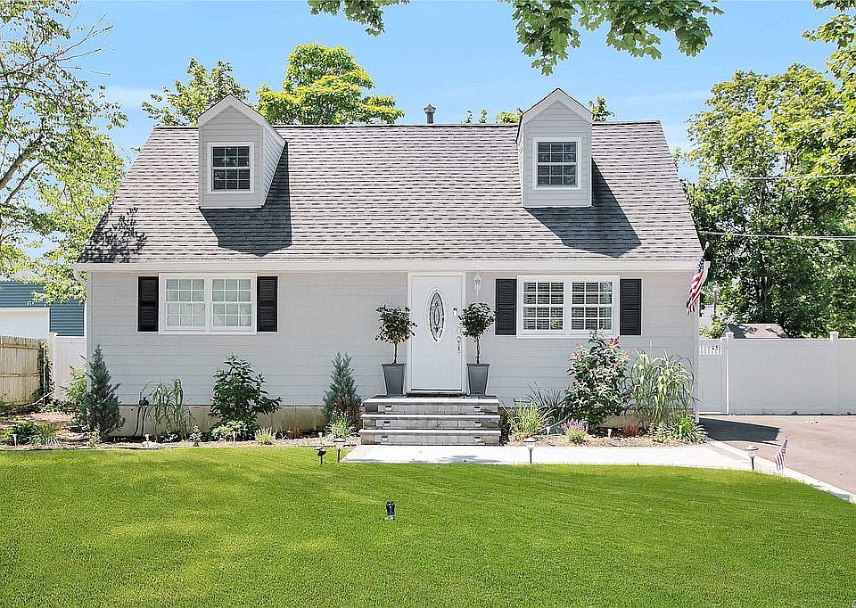 1st image of 4 Dianne Ave