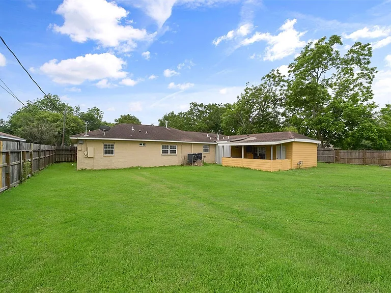 214 Schilling St — Photo 26