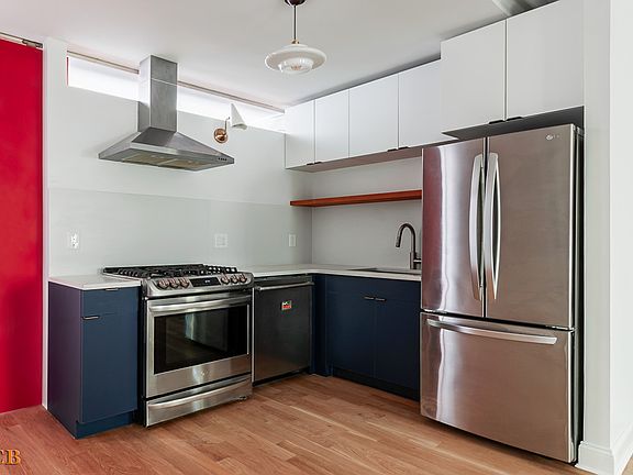 3rd image of 398 Sackett St #2