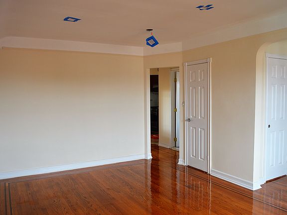 5th image of 925 Clarence Ave #2