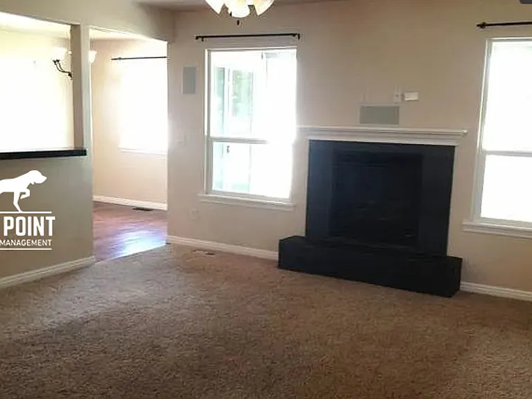 1658 W Bayeux Dr — Photo 2