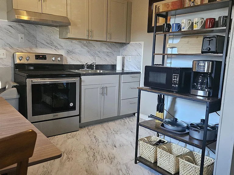128 Thomas Cir — Photo 3