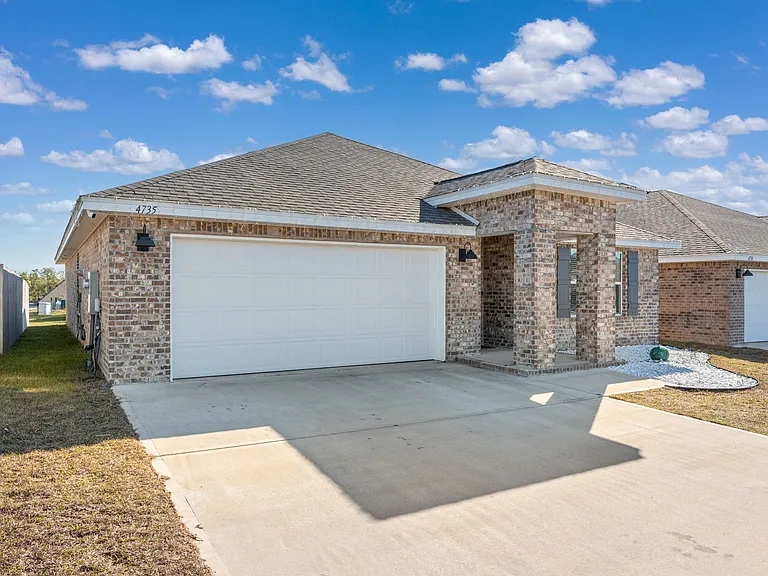 4735 Airmen Dr — Photo 38