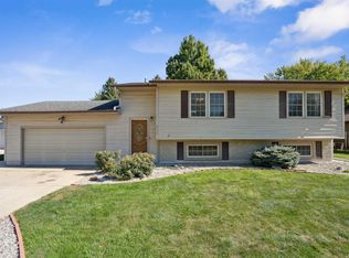 4731 Leslee Ln, Waterloo, IA 50701