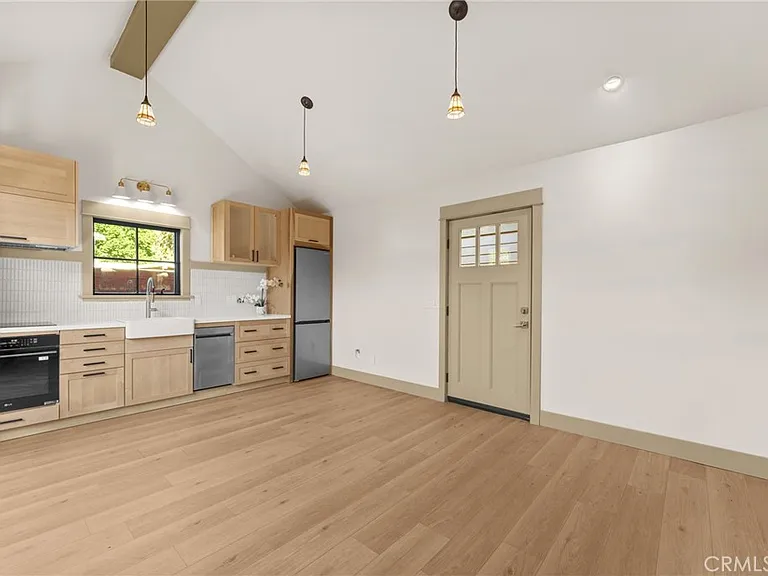 5409 Magnolia — Photo 3