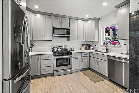4th image of 7911 Whitsett Ave