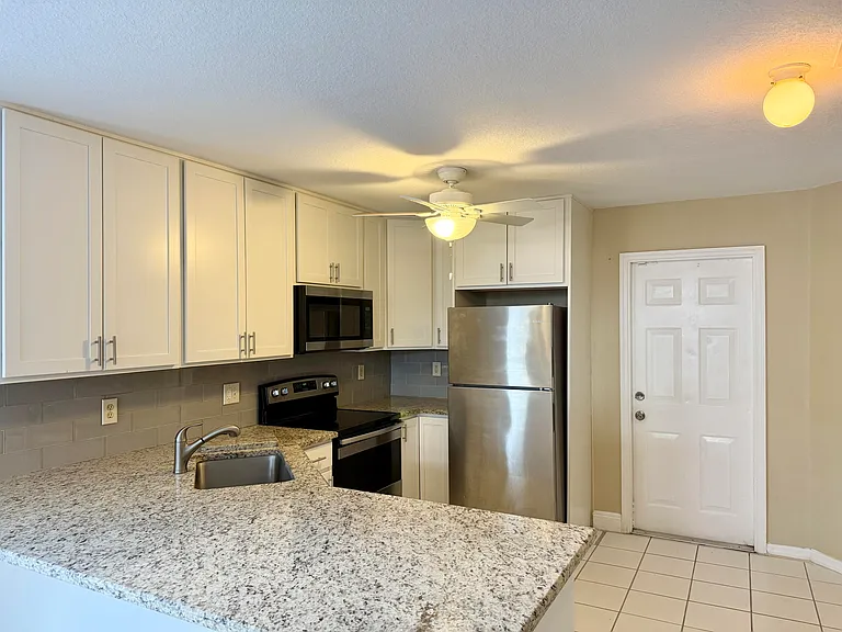 13614 Yarmouth Ct — Photo 7