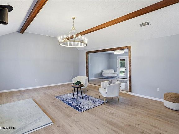 5th image of 2339 N Pine Lea Dr