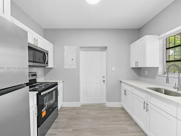 1227 NW 27th St — Photo 10