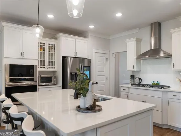 6940 Manchester Dr, Flowery Branch, GA 30542