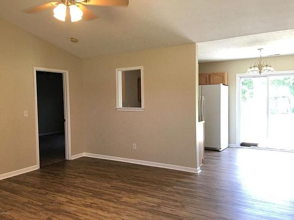 3rd image of 148 Oakley Dr