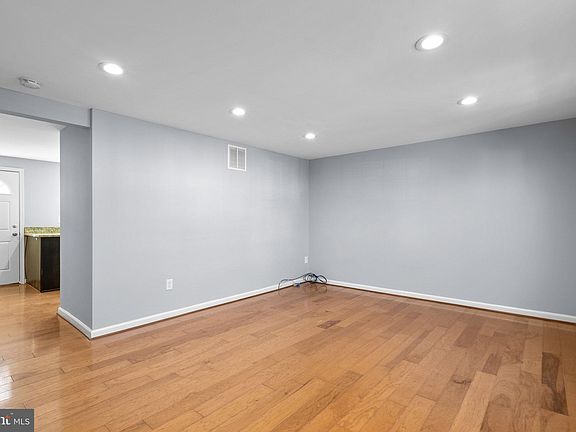 5th image of 11129 Captains Walk Ct
