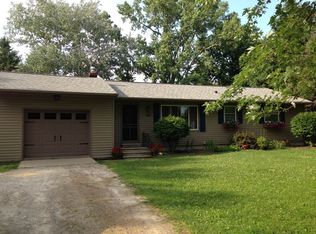 880 Henderson Rd, Howell, MI 48855