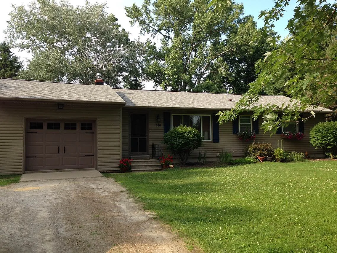 880 Henderson Rd photo 1