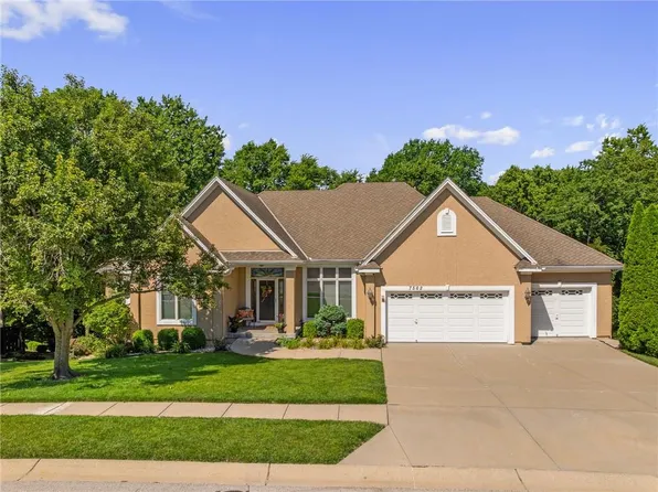 7562 Legler St, Shawnee, KS 66217