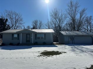 101 High St, Shelbina, MO 63468