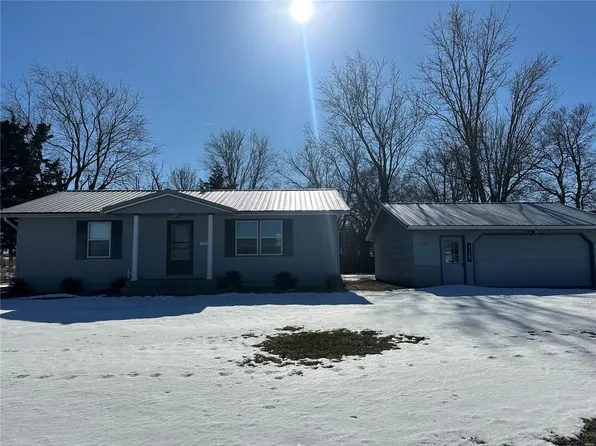 101 High St, Shelbina, MO 63468