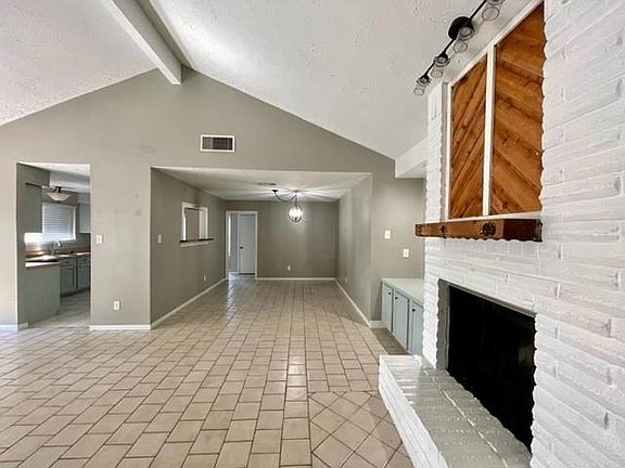 5th image of 303 Bull Run Dr