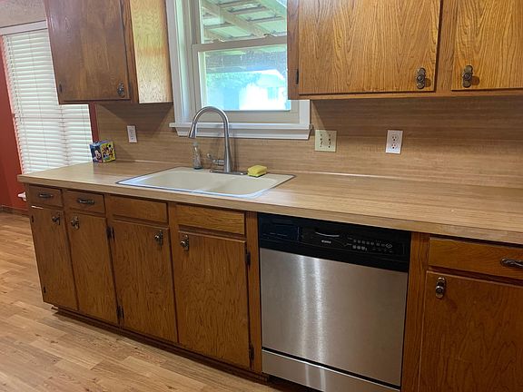 5th image of 2511 Spruce Dr