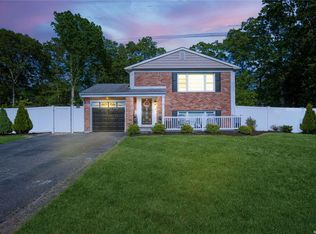 11 Jasper Ave, Patchogue, NY 11772