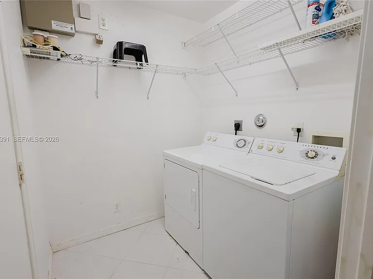 7577 Caprio Dr — Photo 20