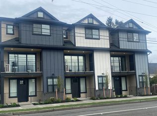 703 5th St SW #C, Puyallup, WA 98371