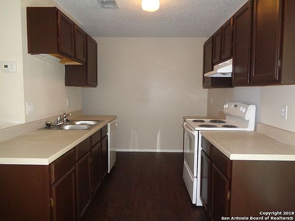 5th image of 631 Saddlebrook Dr