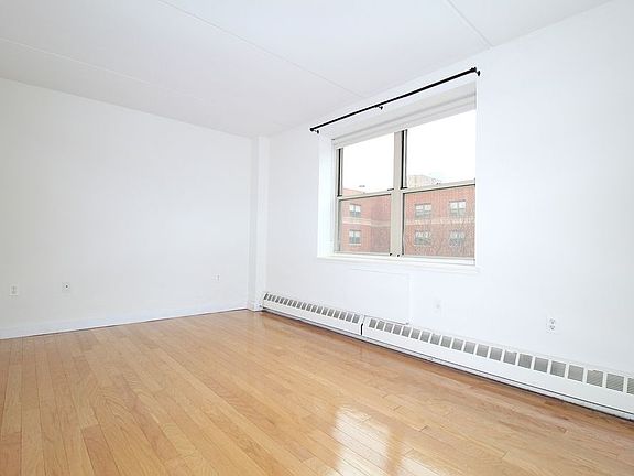 5th image of 123 E 110th St APT 5A