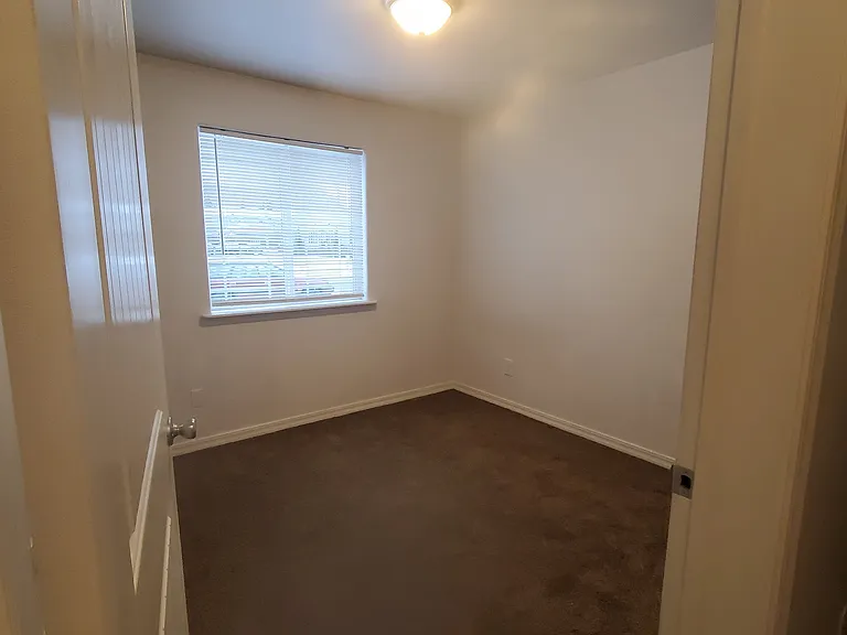 16 Diane Rd #D — Photo 5