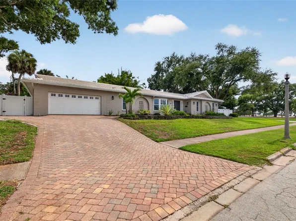 303 ROEBLING ROAD S, BELLEAIR, FL 33756