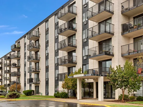 9098 W Terrace Dr APT 6K, Niles, IL 60714