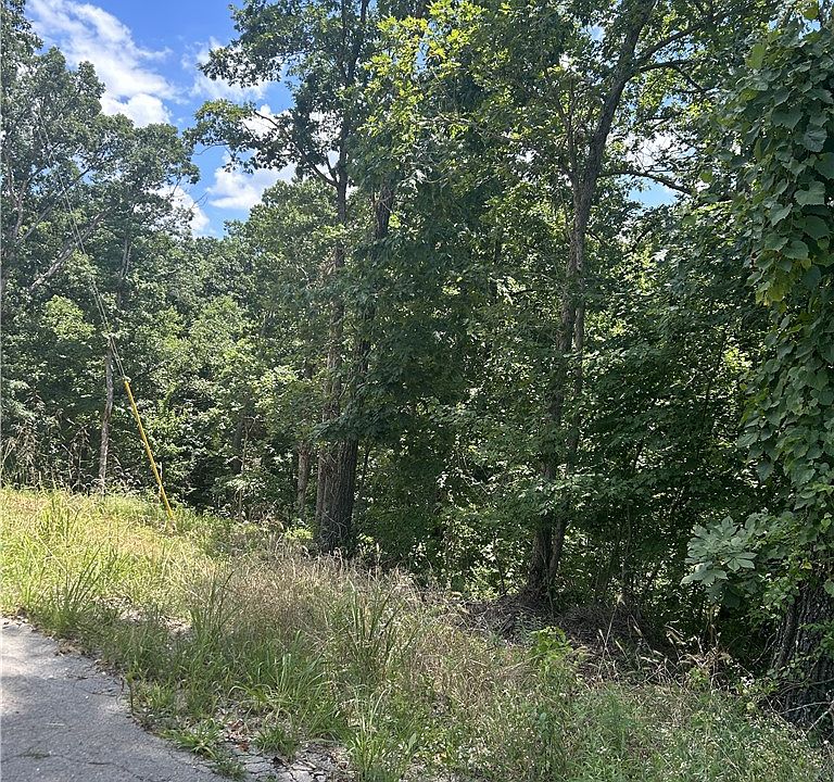 2nd image of Dunvegan Ln #12
