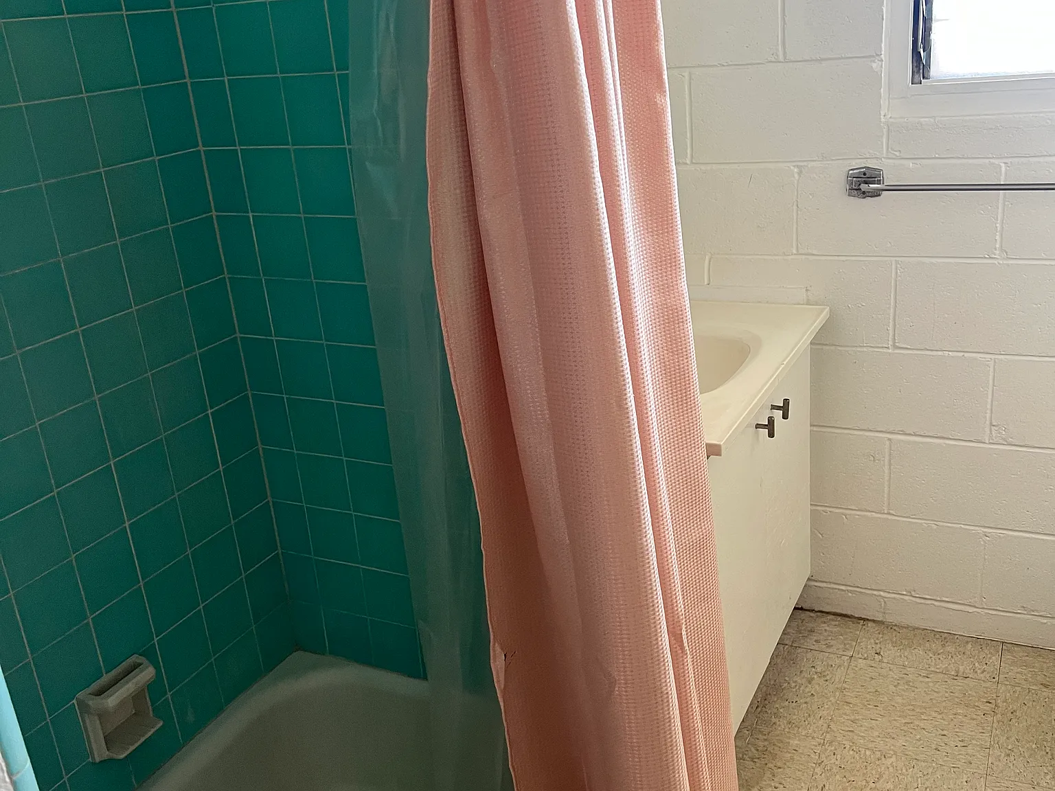 Studio, 325 sqft, $1,050 — Photo 3