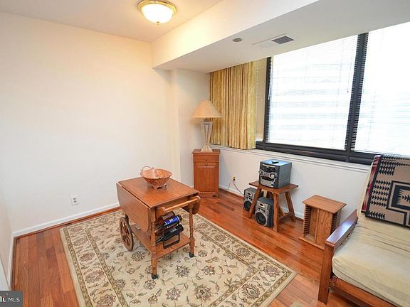 3rd image of 1805 Crystal Dr APT 618S