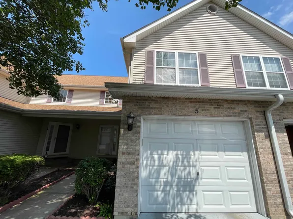 12068-5 Baneberry Dr, Roscoe, IL 61073