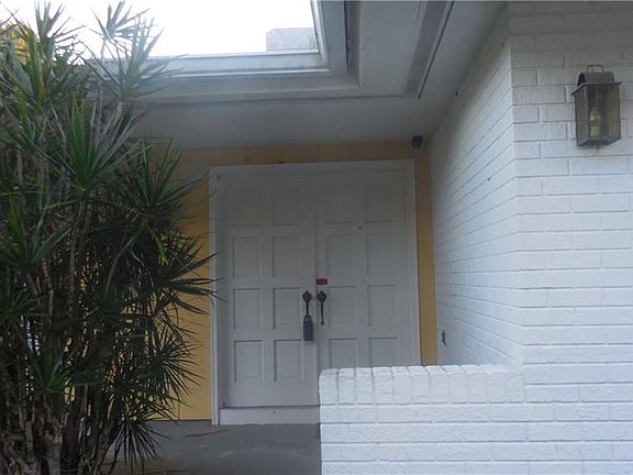 3rd image of 1225 Royal Oak Dr