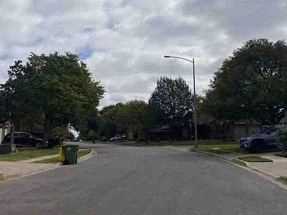 Exterior Neighborhood (street photo)